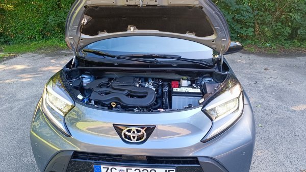 Toyota Aygo X 1.0 VVT-I 5D CVT Limited Edition JBL: UNDERCOVER JUN TAKAHASHI