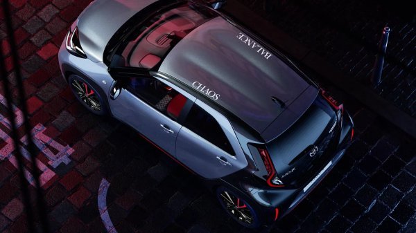 Toyota Aygo X 1.0 VVT-I 5D CVT Limited Edition JBL: UNDERCOVER JUN TAKAHASHI