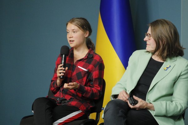 Greta Thunberg (lijevo), okolišna aktivistkinja, i Heidi Hautala (desno), potpredsjednica Europskog parlamenta iz redova Zelenih