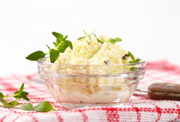 Svježi sir obiluje proteinima koji potiču osjećaj sitosti