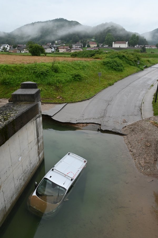 Stručnjaci autoservisne struke upozoravaju da se, prema pravilima struke, mnoga vozila ne mogu popraviti na način da se mogu sigurno uključiti u daljnji promet