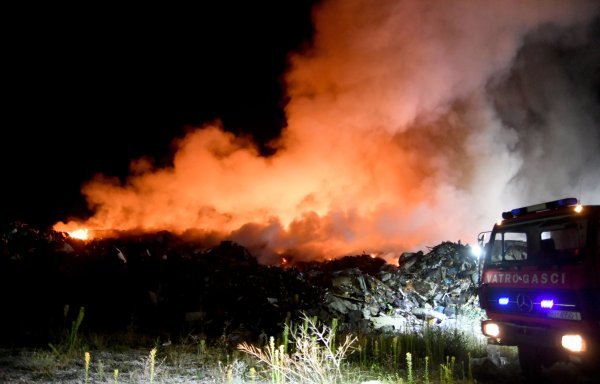 Požar u reciklažnom dvorištu Pehlin kod Rijeke