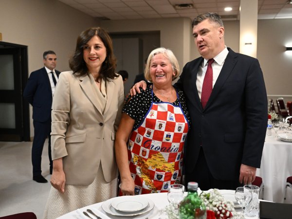 Predsjednik Milanović posjetio Hrvatsku župu Svetog Križa u Hamiltonu