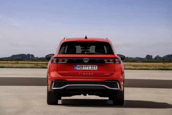 Volkswagen Tiguan (e-Hybrid) 'R-Line' (Persimmon Red boja)