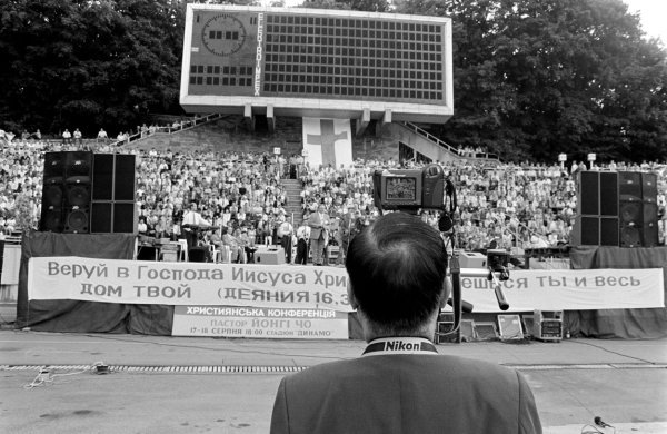 Lee Man-hee, vođa Crkve Isusa Shincheonji, na središnjem skupu vjernika u Kijevu 1996.