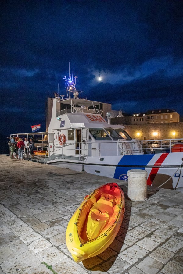 Kajak pronađen na kopnu, obustavljena potraga za kajakašima