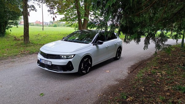 Opel Astra GSe 5 vrata 1.6 S/S (165 kW/225 KS) AT8 FWD PHEV-Petrol eAT8