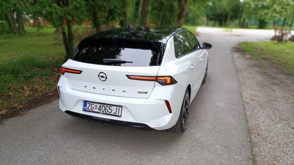 Opel Astra GSe 5 vrata 1.6 S/S (165 kW/225 KS) AT8 FWD PHEV-Petrol eAT8