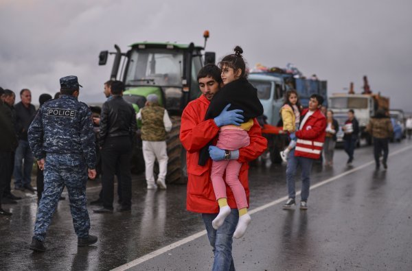 Tisuće Armenaca napustilo Nagorno-Karabah