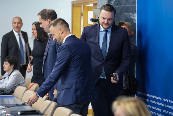 Sindikati javnih službi na pregovorima