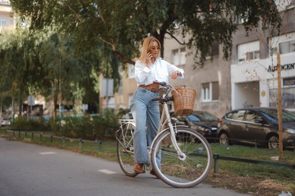 Ecija Ojdanić poznata je po modnim kombinacijama s daškom glamura