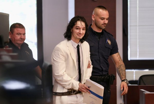 Zbog ometanja suđenja, Filip Zavadlav na neko vrijeme ispraćen iz sudnice