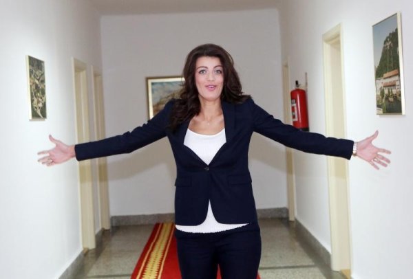 osipa Rimac odlazi s duznosti gradonacelnice Knina. Kao kandidatkinja HDZ-a kroz deset godina imenovana je direktoricom izborne kampanje. Duznost gradonacelnika prepusta svom dosadasnjem zamjeniku Nikoli Blazevicu. Photo: Dusko Jaramaz/PIXSELL