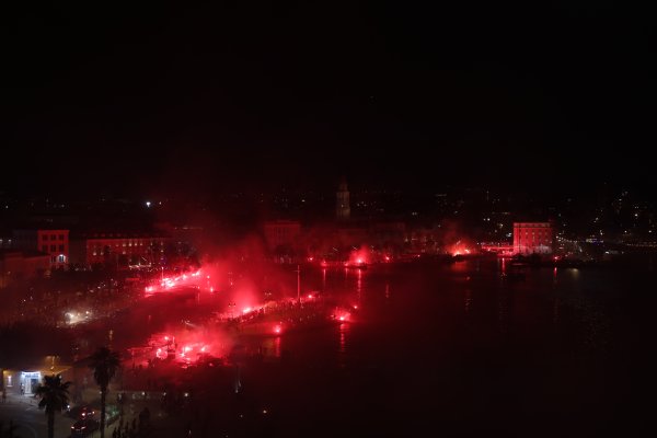 Bakljada Torcide povodom 100.000 članova