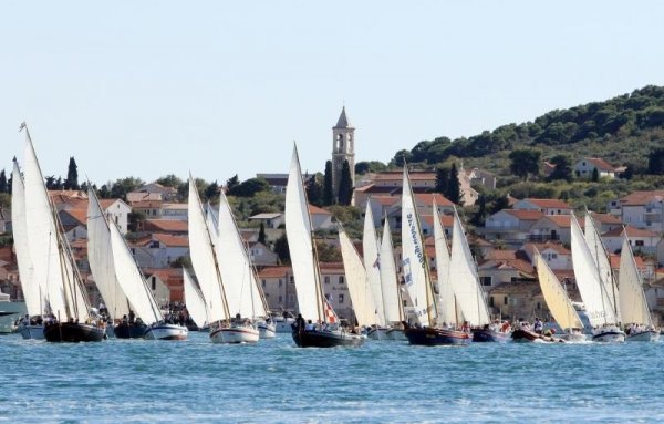 Razvijanje turizma za socijalno isključene, a osobito za djecu, mlade, višebrojne obitelji, umirovljenike i invalide. Svakoj osobi će se osigurati  temeljno ljudsko pravo na odmor i razonodu, kaže gospođa Paladin 