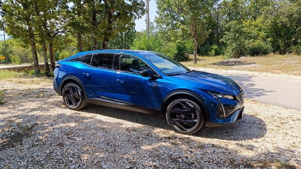 Peugeot 408 Plug-in HYBRID 225 e-EAT8 GT