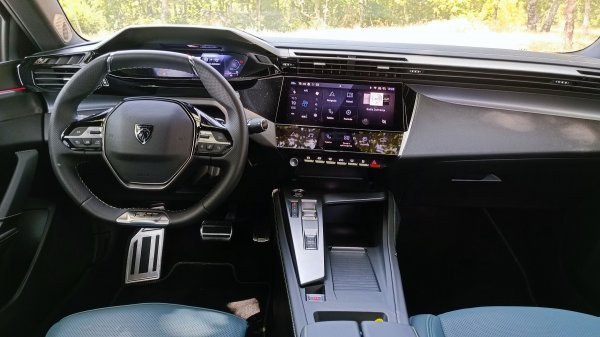 Peugeot 408 Plug-in HYBRID 225 e-EAT8 GT