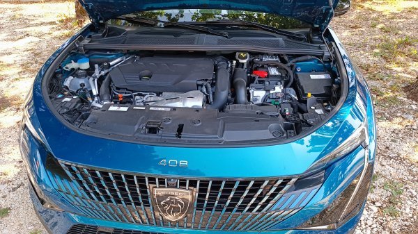 Peugeot 408 Plug-in HYBRID 225 e-EAT8 GT