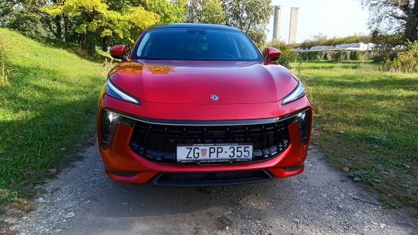 Seres 5 i Forthing T5 EVO