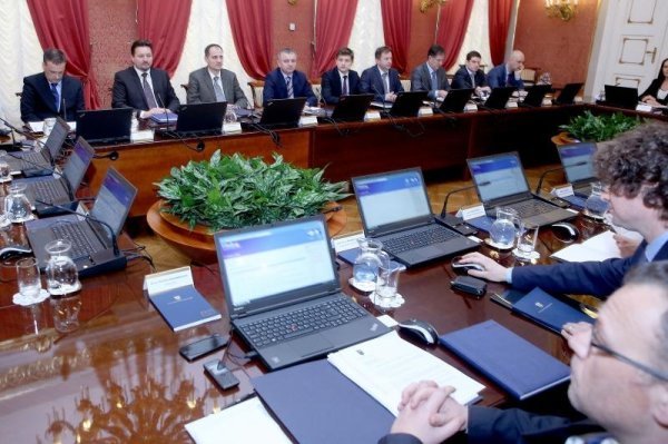  Prva sjednica Vlade Tihomira Oreškovića (2)