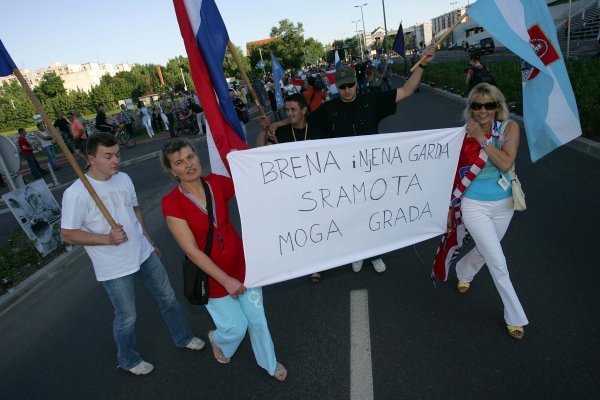 Prosvjed branitelja protiv koncerta Lepe Brene na Laništu