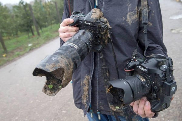 Oštećeni fotoaparat Andreja Isakovića Licencirane fotografije/Marko Djurica