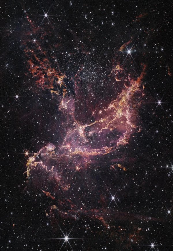 NGC 346, prikazan na ovoj slici s NASA-ine kamere za snimanje u blizini infracrvenog spektra svemirskog teleskopa James Webb (NIRCam), dinamičan je skup zvijezda smješten unutar maglice udaljene 200.000 svjetlosnih godina.