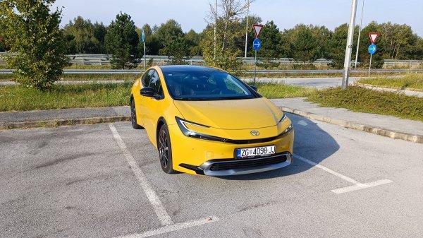 Toyota Prius 2.0 PHEV 5D e-CVT Premium