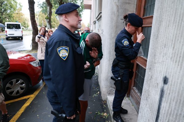 Privođenje navijača zbog ustaških pjesama