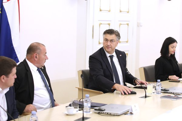 Sastanak o suzbijanju afričke kuge u Banskim dvorima