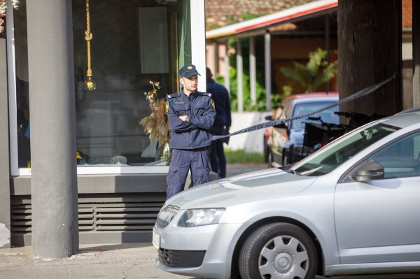 U dvorištu stambene zgrade u Osijeku pronađena mrtva osoba
