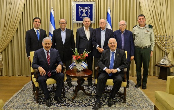 Nekadašnji čelnici Mossada u društvu Benjamina Netanyahua
