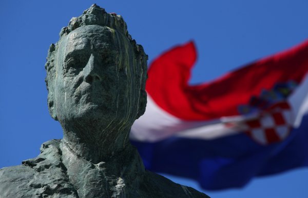 Spomenik Franji Tuđmanu u Zagrebu autora Kuzme Kovačića