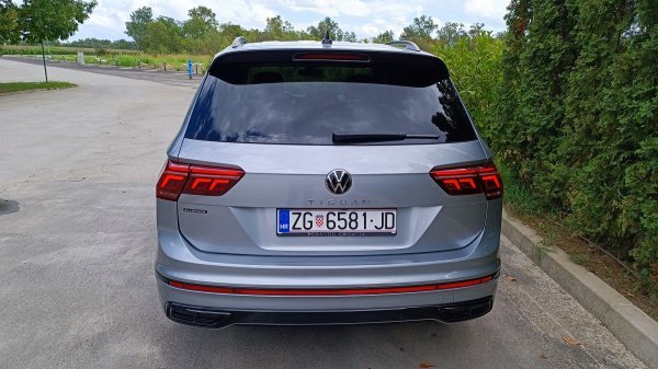 VW Tiguan Allspace 2.0 TDI DSG R-Line sa 7 mjesta