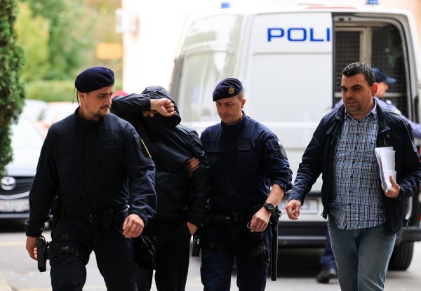 Privođenje navijača na Općinski sud u Velikoj Gorici