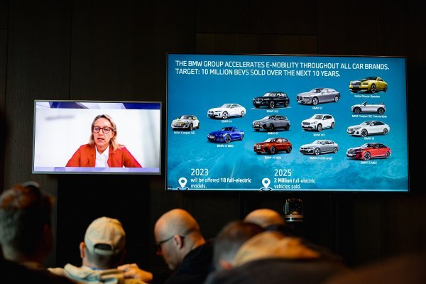 Annette Connor, viši menadžer održivosti strategije o održivosti BMW grupe se obratila autonovinarima
