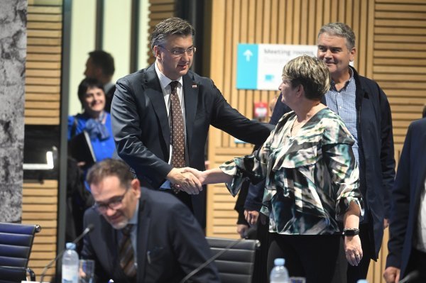 Potpisivanje dodatka Kolektivnom ugovoru sa sindikatima