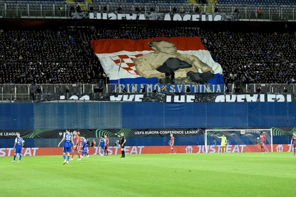 Koreografija s likom Mislava Vučetića tijekom utakmice Dinamo - Viktoria Plzen
