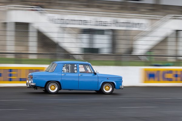 Motor 'Cléon fonte' pokretao je niz Renaultovih modela, uključujući Renault 8