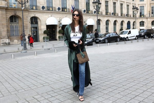 Emily Ratajkowski u šetnji Parizom