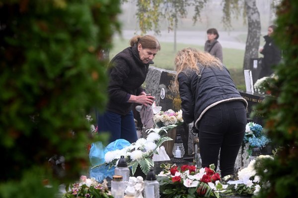 Zagrepčani obilaze groblja