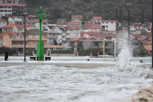 Poplavljene prometnice Trogira i Čiova