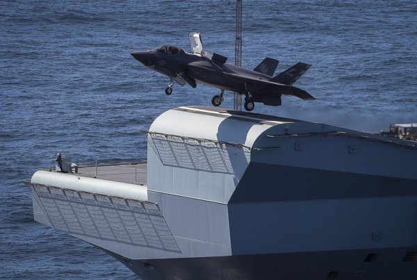 F-35B američkog Mornaričkog zbora polijeće s britanskog nosača HMS Queen Elizabeth