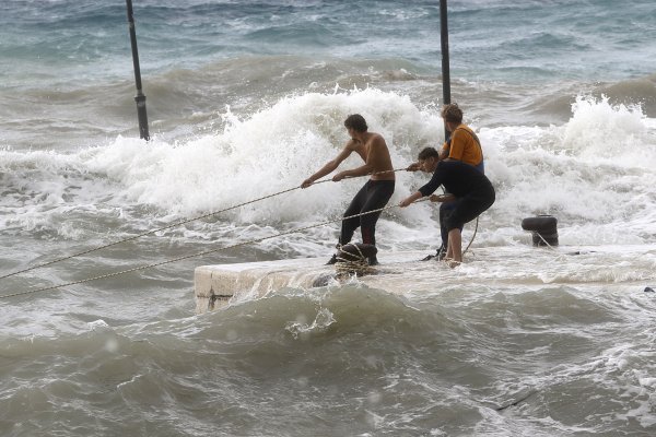 Makarska:  Jaka garbinada stvara velike probleme vlasnicima brodica u Donjoj Luci