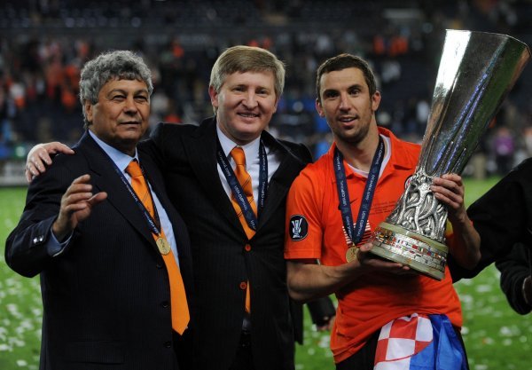 Mircea Lucescu, Rinat Ahmetov i Darijo Srna Šahrat Donjeck