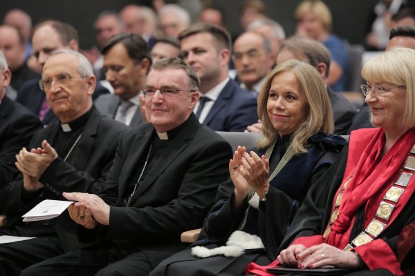 Dijana Vican s bivšim kardinalom Bozanićem na danu Hrvatskog katoličkog sveučilišta