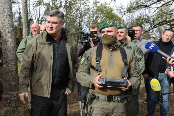 Zoran Milanović u posjetu policiji u graničnom pojasu kod Cetingrada