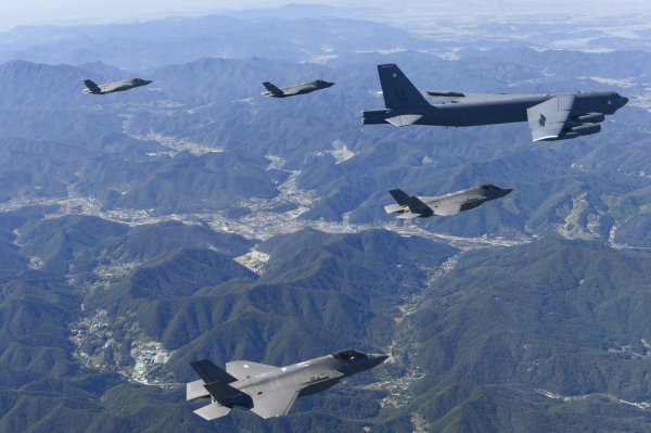 Strateški bombarder B-52 i eskadrila zrakoplova