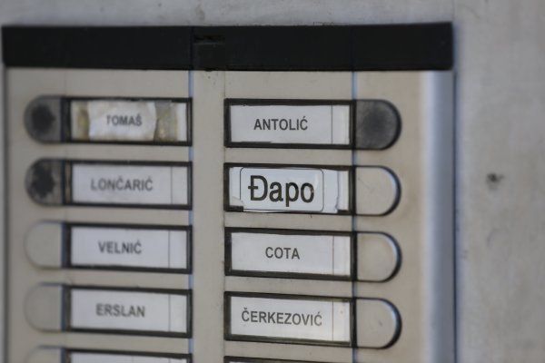 Zgrada u kojoj živi Almin Đapo