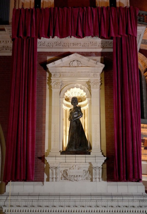 Spomenik kraljice Elizabete II